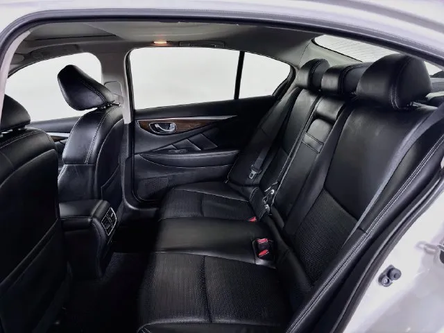 Infiniti Q50 photo 18