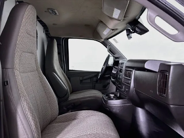 Chevrolet Express photo 14
