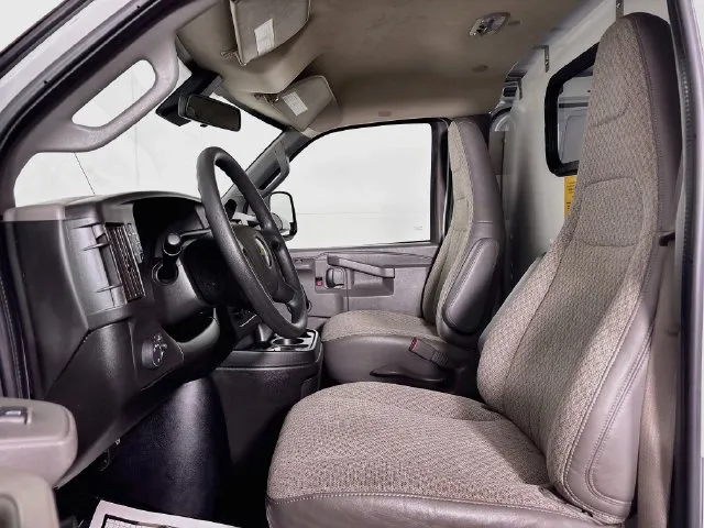 Chevrolet Express photo 12