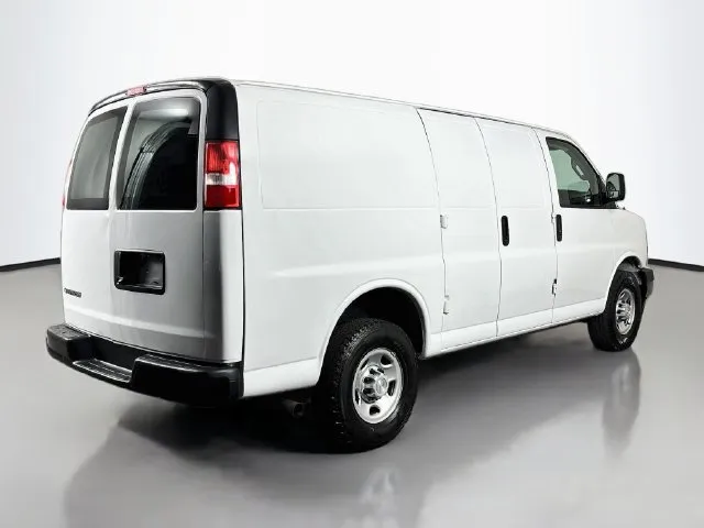 Chevrolet Express photo 6