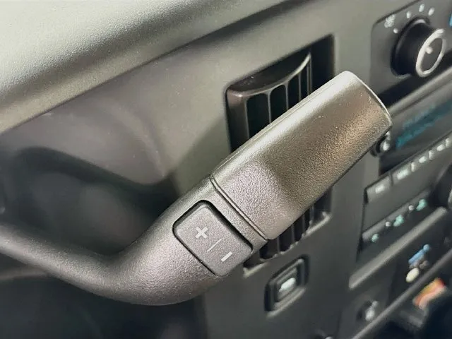 Chevrolet Express photo 18