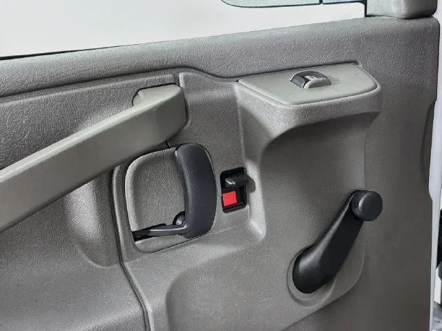Chevrolet Express photo 21