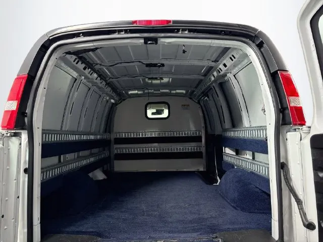Chevrolet Express photo 22