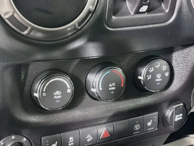 Jeep Wrangler JK photo 22