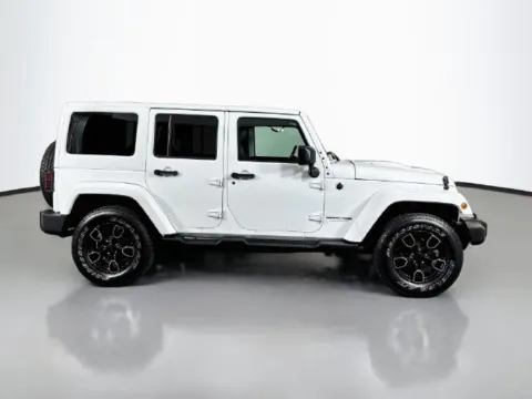 More photos of 2018 Jeep Wrangler JK Unlimited Altitude at Superior Motor Company, MD