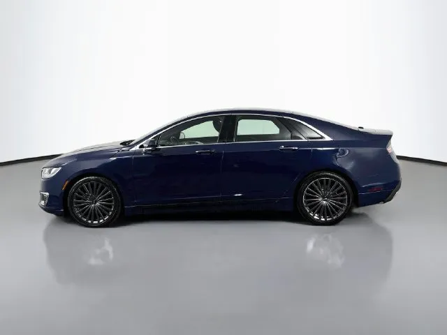 Lincoln MKZ photo 2