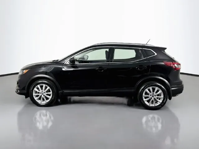 Nissan Rogue Sport photo 2