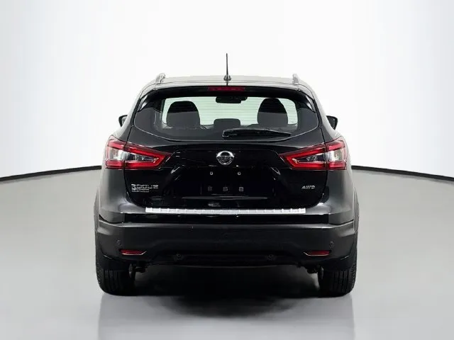 Nissan Rogue Sport photo 8