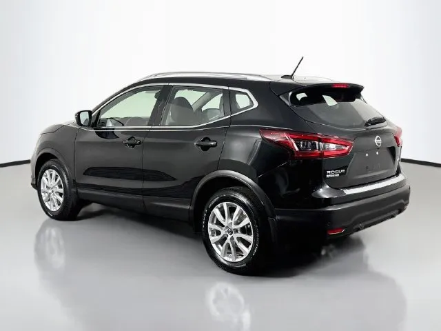 Nissan Rogue Sport photo 3