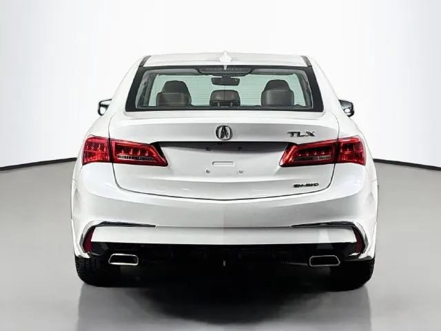 Acura TLX photo 8