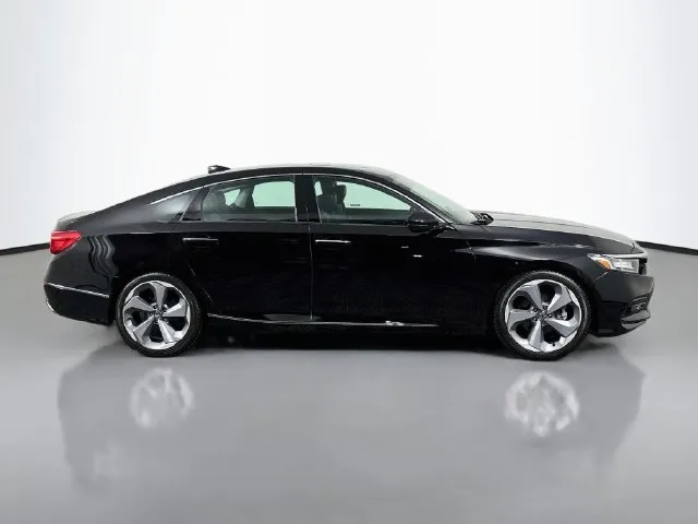 Honda Accord photo 5
