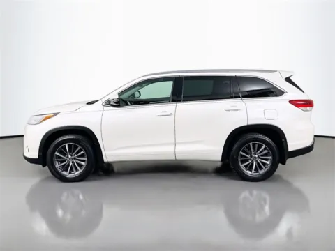 Photos of 2017 Toyota Highlander XLE for sale in Bel Air, MD at Superior Motor Company