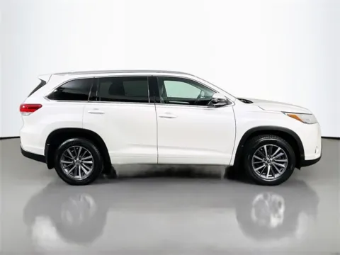 More photos of 2017 Toyota Highlander XLE at Superior Motor Company, MD