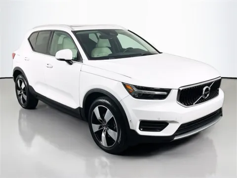 More photos of 2019 Volvo XC40 Momentum at Superior Motor Company, MD
