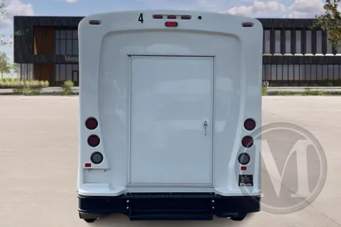 More photos of 2022 Ford E350 at Master's Transportation - Kansas City, MO