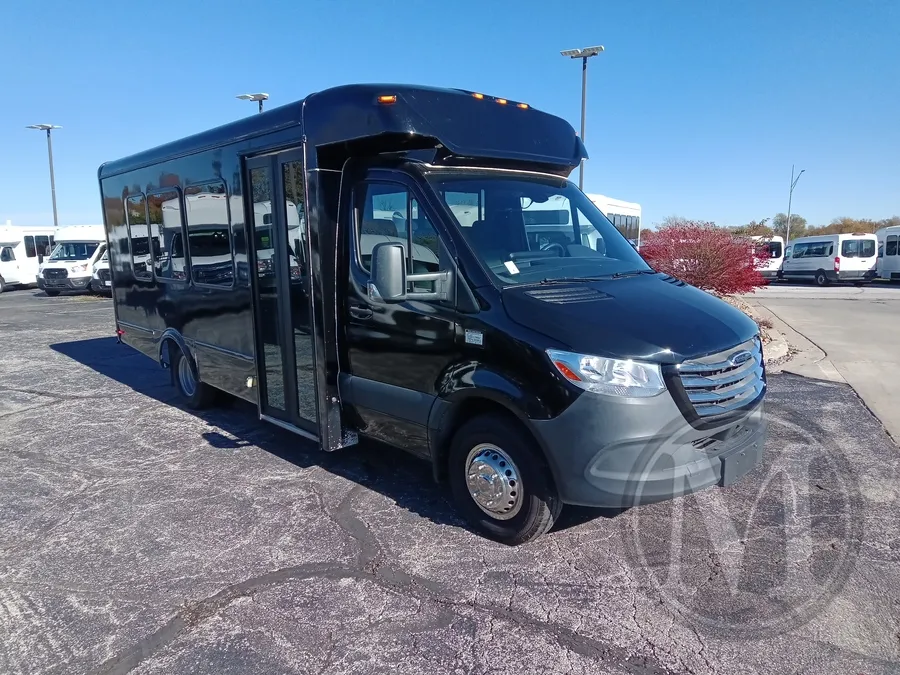 Black 2021 Freightliner SPRINTER for sale in Kansas City, MO