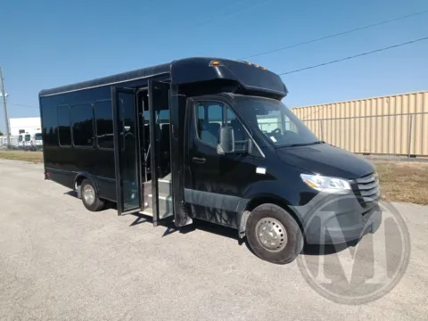 Black 2021 Freightliner SPRINTER for sale in Kansas City, MO