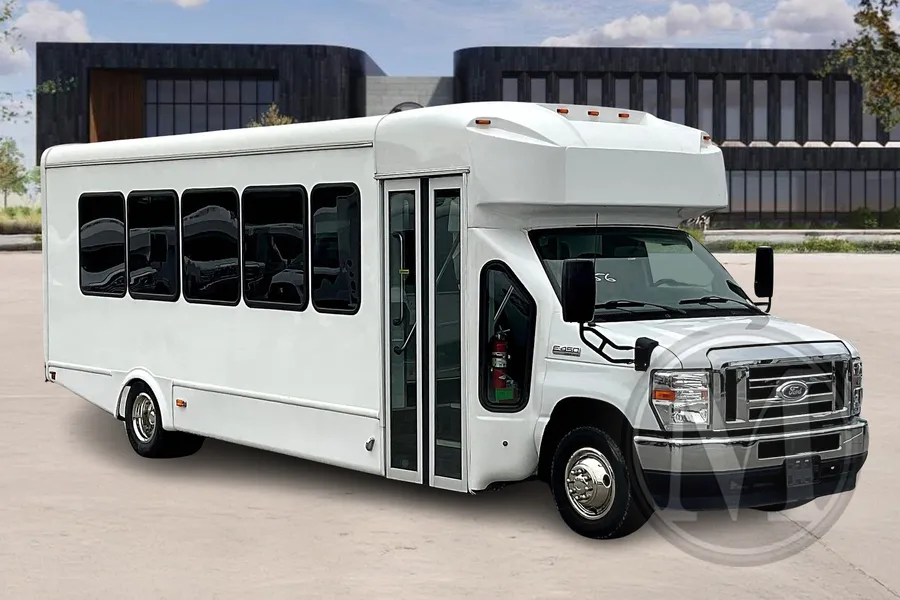 White 2023 Ford E450 for sale in Kansas City, MO
