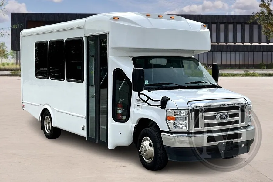 White 2023 Ford E450 for sale in Kansas City, MO