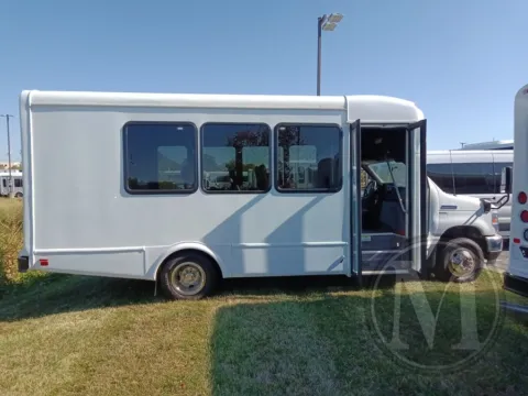 More photos of 2023 Ford E450 at Master's Transportation - Kansas City, MO