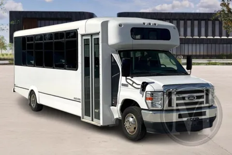 White 2021 Ford E450 for sale in Kansas City, MO
