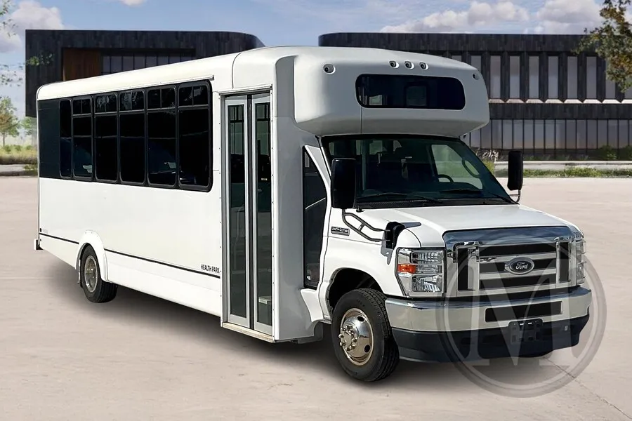 White 2021 Ford E450 for sale in Kansas City, MO