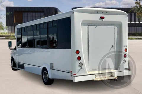 More photos of 2021 Ford E450 at Master's Transportation - Kansas City, MO