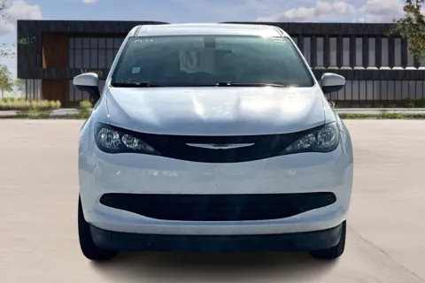 Photos of 2020 Chrysler VOYAGER for sale in Kansas City, MO at Master's Transportation - Kansas City