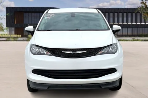 Photos of 2020 Chrysler VOYAGER for sale in Kansas City, MO at Master's Transportation - Kansas City