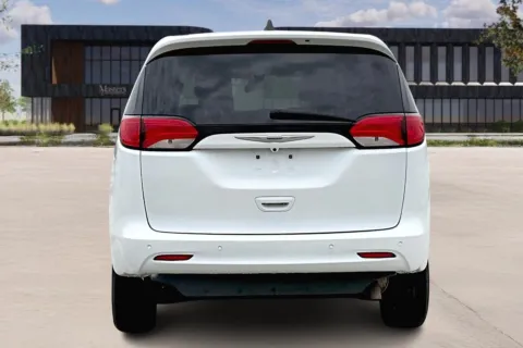 More photos of 2020 Chrysler VOYAGER at Master's Transportation - Kansas City, MO