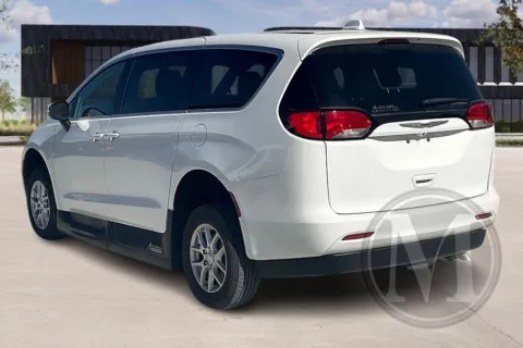 More photos of 2020 Chrysler Voyager at Master's Transportation - Kansas City, MO