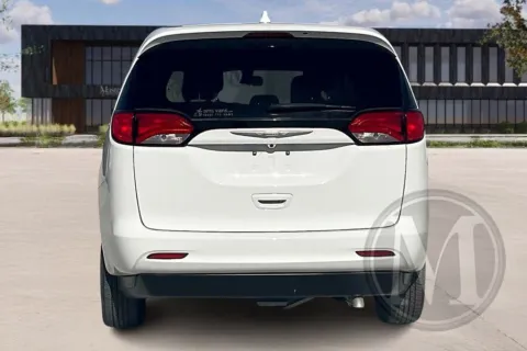 More photos of 2020 Chrysler Voyager at Master's Transportation - Kansas City, MO
