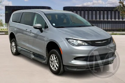 Gray 2021 Chrysler Voyager LX for sale in Kansas City, MO