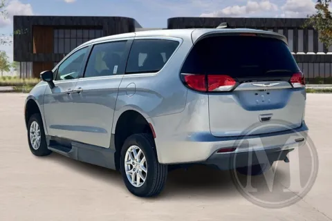 More photos of 2021 Chrysler Voyager LX at Master's Transportation - Kansas City, MO