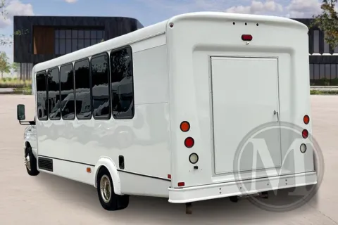 More photos of 2019 Ford E450 at Master's Transportation - Kansas City, MO