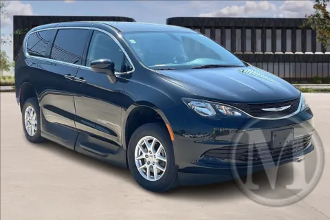 Black 2020 Chrysler VOYAGER for sale in Kansas City, MO