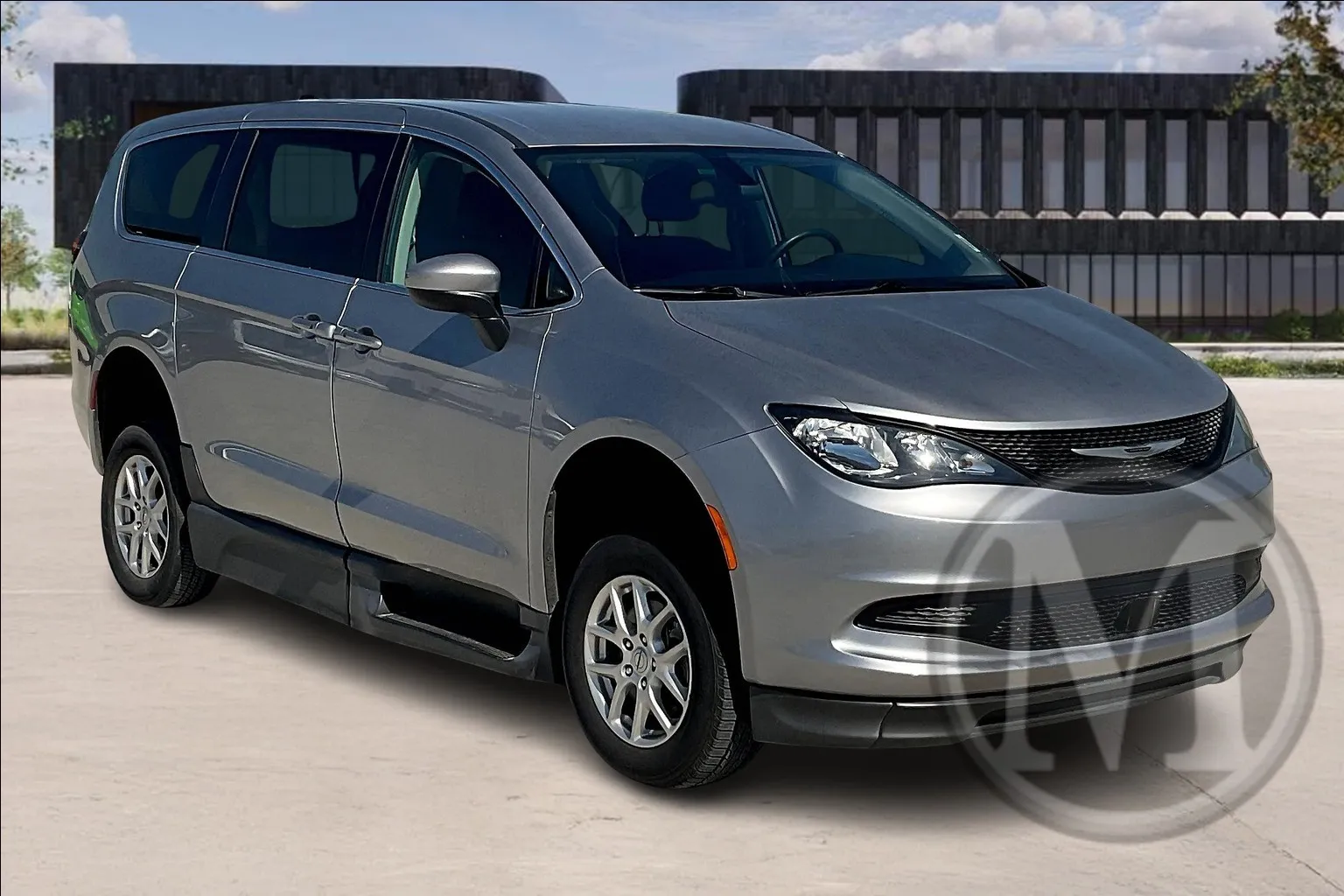 Silver 2021 Chrysler VOYAGER for sale in Kansas City, MO