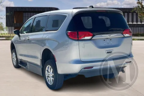 More photos of 2021 Chrysler Voyager LX at Master's Transportation - Kansas City, MO