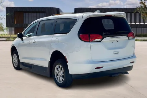 More photos of 2020 Chrysler VOYAGER at Master's Transportation - Kansas City, MO