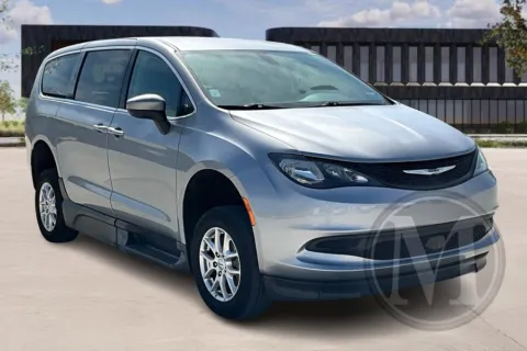 Gray 2021 Chrysler Voyager LX for sale in Kansas City, MO