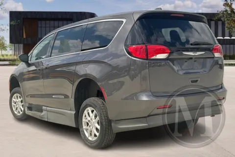 More photos of 2021 Chrysler Voyager LX at Master's Transportation - Kansas City, MO
