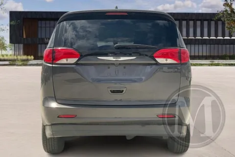 More photos of 2021 Chrysler Voyager LX at Master's Transportation - Kansas City, MO