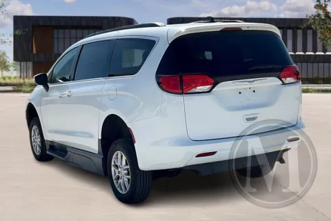 More photos of 2021 Chrysler VOYAGER at Master's Transportation - Kansas City, MO