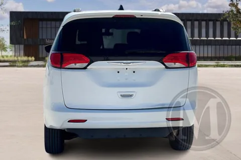 More photos of 2021 Chrysler VOYAGER at Master's Transportation - Kansas City, MO