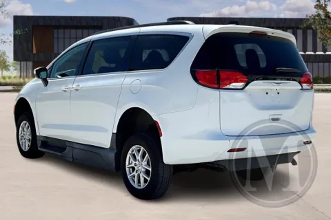 More photos of 2021 Chrysler VOYAGER at Master's Transportation - Kansas City, MO