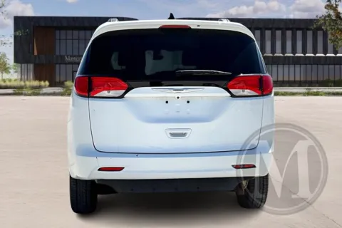 More photos of 2021 Chrysler VOYAGER at Master's Transportation - Kansas City, MO