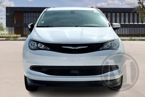 Photos of 2021 Chrysler VOYAGER for sale in Kansas City, MO at Master's Transportation - Kansas City