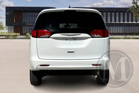 More photos of 2021 Chrysler VOYAGER at Master's Transportation - Kansas City, MO