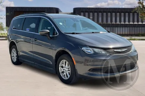 Gray 2021 Chrysler VOYAGER for sale in Kansas City, MO