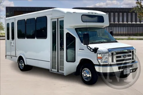 White 2019 Ford E450 for sale in Kansas City, MO